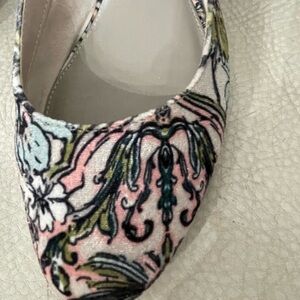 Flats: suede 8/1/2M white pink black blue-gray. Matching blush bag in my closet.